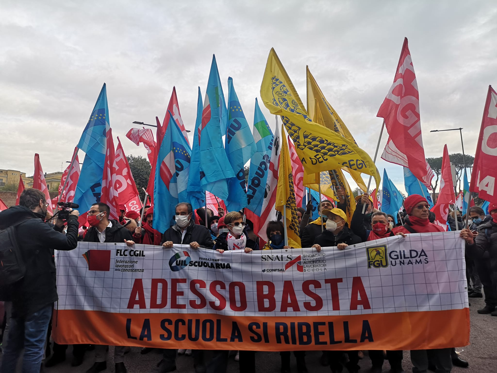 TUTTI UNITI PER LA SCUOLA